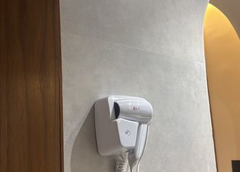استديو بسرير ماستر وجلسة جانبية