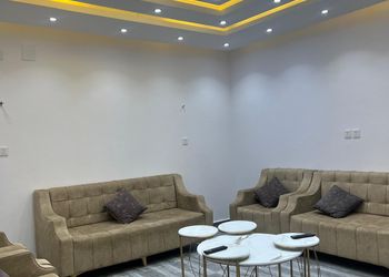 شقة بصالة مريحة وثلاث غرف نوم 