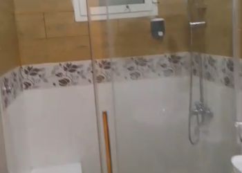 شقة بغرفة جلوس وغرفتين نوم 