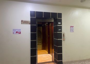 استديو بأثاث مريح وبسيط 
