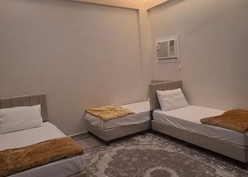 استديو بأسرة مفردة وأثاث مريح