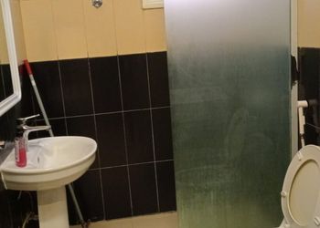 شقة بصالة وغرف نوم