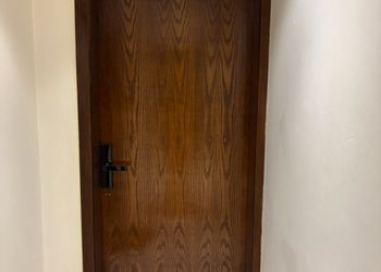 استديو بأثاث مريح وبسيط 