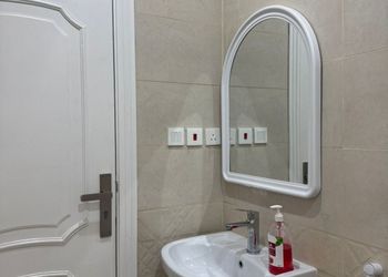 استديو بسرير ماستر وجلسة جانبية