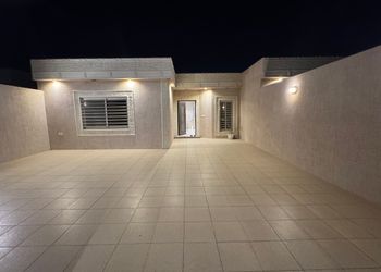 استراحة بمجلس وغرفة نوم 