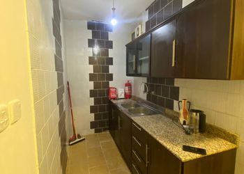 استديو بأثاث مريح وبسيط 