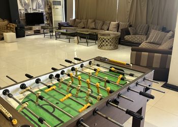 استراحة بمسبح خارجي وصالة جلوس