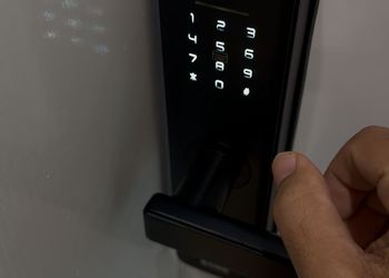 شقة بغرفتين نوم وصالة