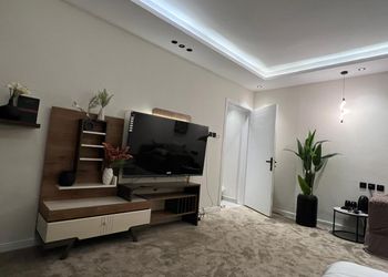 استديو بسرير ماستر وجلسة جانبية