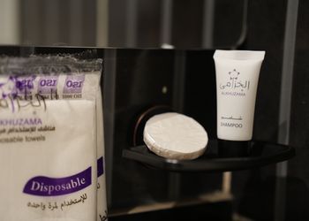 استديو بأثاث مريح وبسيط 