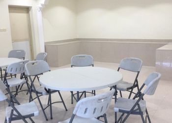 استراحة بمسطح اخضر وجلسة خارجية