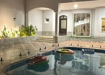 شاليه باطلاله على البحر