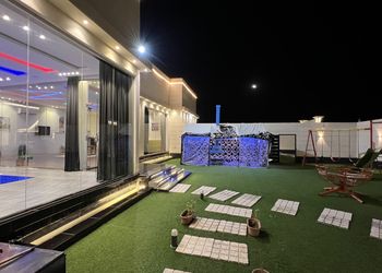 شاليه بغرفة نوم مطلة على المسبح