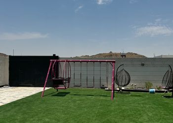 شاليه بمسطح اخضر ومسبح