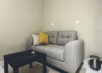 استديو بسرير ماستر وجلسة 