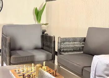 شقة بغرفة نوم وصاله وبلكونه 