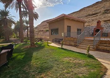 مزرعة 1 بجلسة مطلة على الجبل 