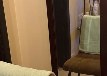 استديو بأثاث مريح وبسيط 