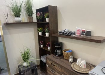 استديو بأثاث مريح وبسيط 