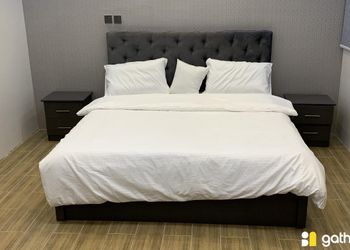 شاليه بمسطح اخضر ومسبح