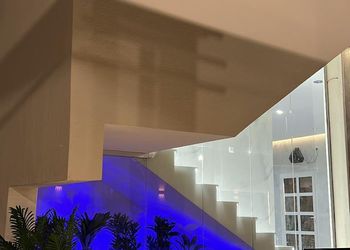 شاليه فاخر بمسبح وجلسات خارجيه 