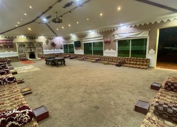 استراحة بمسطح اخضر وجلسه خارجيه