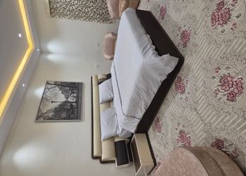 استديو بأثاث مريح وبسيط 