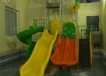 شاليه بمسطح اخضر