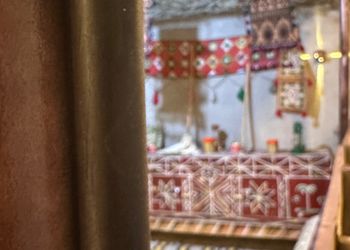 مخيم بجلسة خارجية وألعاب أطفال 