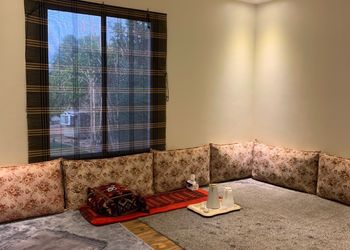 استراحة بجلسة خارجية ومسطح اخضر