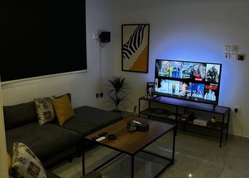 شقة بغرفة ماستر وصالة 