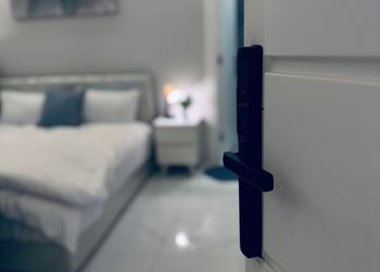 استديو باثاث مريح وبسيط 