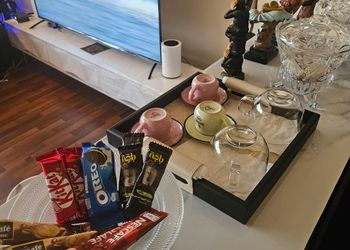شقة بغرفة نوم وصالة مريحة 