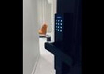 استديو بدخول ذاتي وتصميم هادئ 