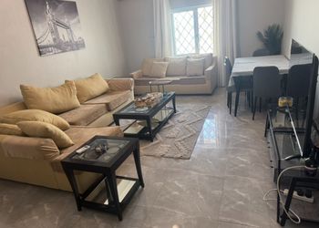 شقة بمجلس وغرف نوم 