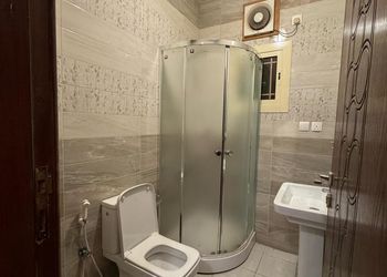 استراحة بمجلس وفناء خارجي 