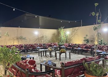شالية بجلسة خارجية واسعة ومسبح