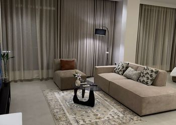 استديو بسرير ماستر وجلسة جانبية