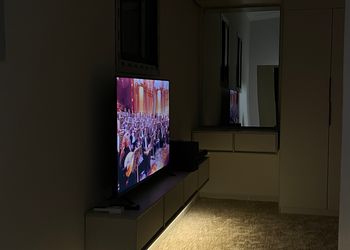 استديو بأثاث مريح وبسيط 