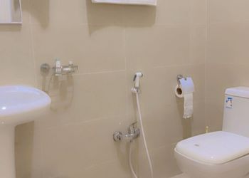 استديو بأثاث مريح وبسيط 