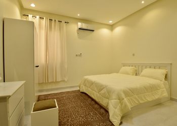 استراحة بمسطح اخضر ومجلس