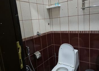 شقة بغرفة معيشة وغرفتين نوم 