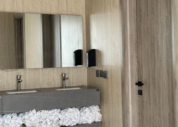 استراحة بمسطح اخضر ومجلس