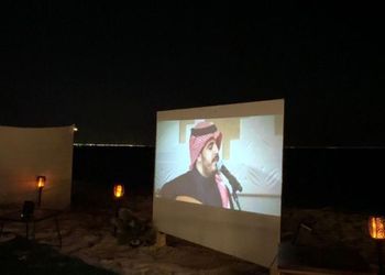 كرافان باطلاله على البحر