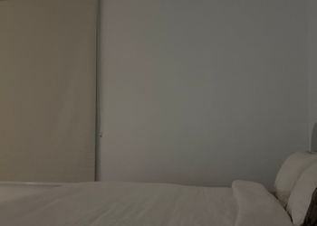 استديو بسرير ماستر وجلسة جانبية
