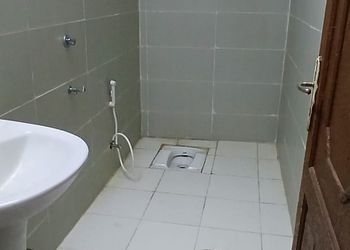 شقة بغرفة معيشة وغرفتين نوم 