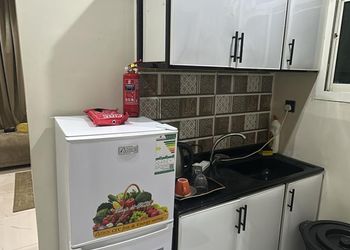 شقة بغرفة معيشة وغرفة نوم 