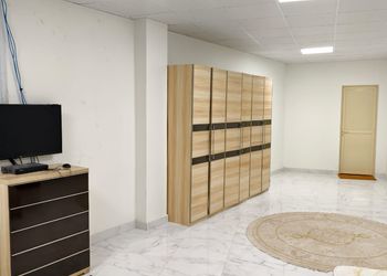 استراحة بغرفه نوم ومجالس
