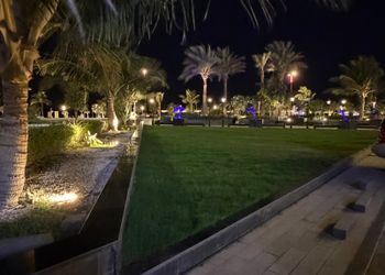 شقة بغرفة معيشة وغرفتين نوم 