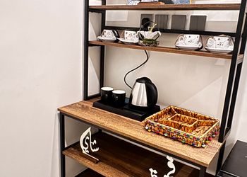 شقة بصالة جلوس وغرفتين نوم 